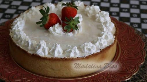 FOTO TORTA DE MORANGO CROCANTE
