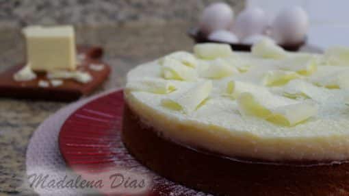 FOTO BOLO DE CHOCOLATE BRANCO