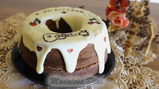 FOTO BOLO DE CHOCOLATE COBERTURA PORCELANA