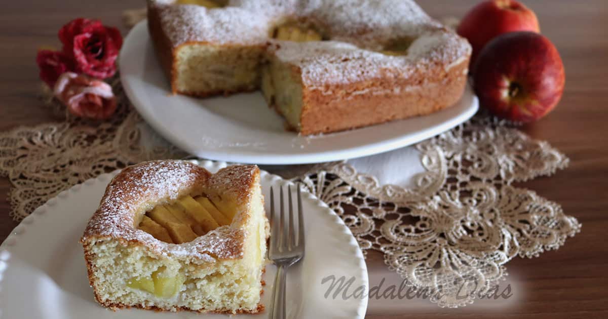 FOTO BOLO DE MAÇA FATIADA